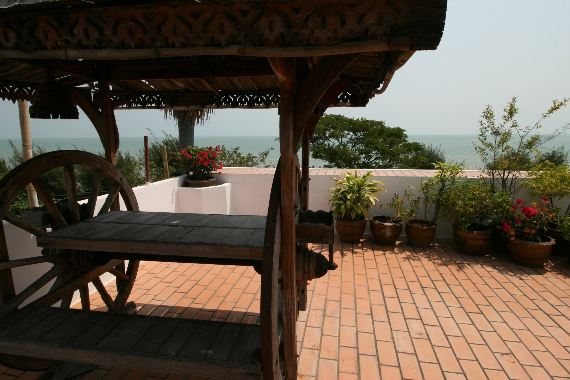 Beachfront Hotel Cha Am Cha-am Exterior foto