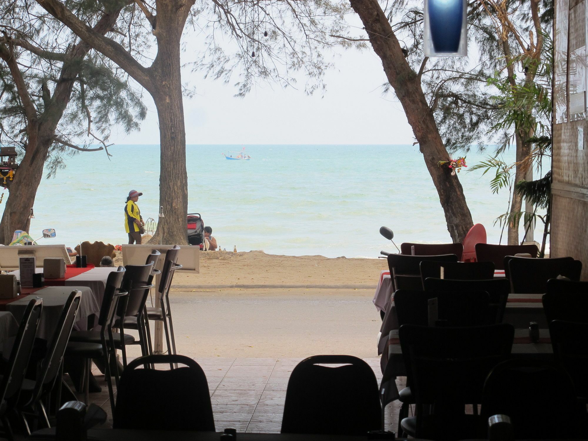 Beachfront Hotel Cha Am Cha-am Exterior foto